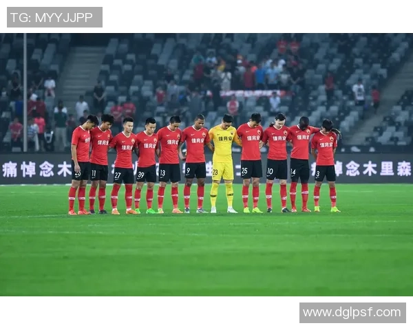 深圳足球队逆袭之路揭秘:从低谷到巅峰的奋斗故事与荣耀时刻 深圳足球队逆袭之路揭秘:从低谷到巅峰的奋斗故事与荣耀时刻