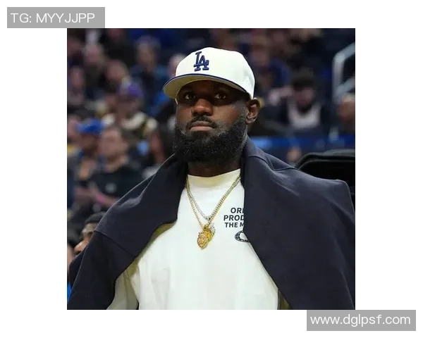 詹姆斯对足球明星的独特见解与评价引发的热议与思考 詹姆斯对足球明星的独特见解与评价引发的热议与思考