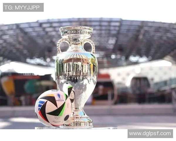 足球明星荣耀时刻握紧奖杯展现辉煌成就与激情瞬间