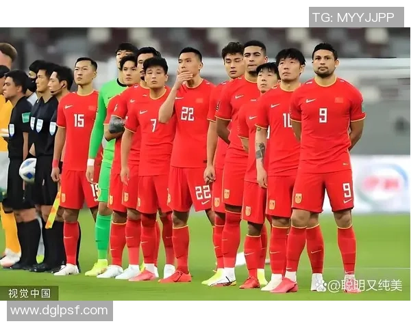 足球明星聚首合影展现男人魅力与团队精神的精彩瞬间 足球明星聚首合影展现男人魅力与团队精神的精彩瞬间