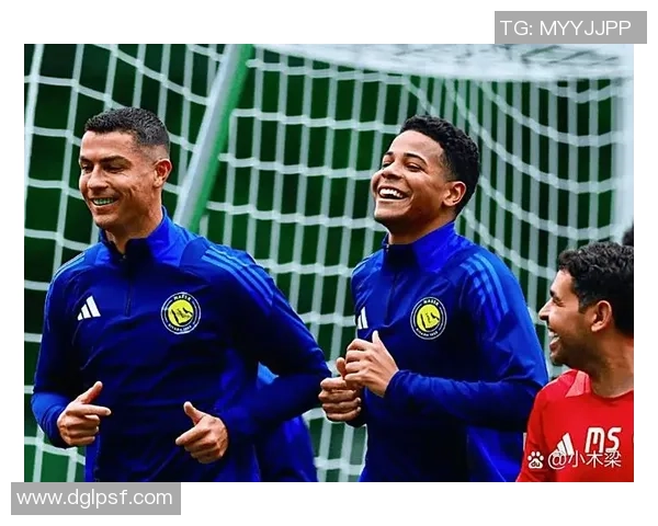 足球明星门店高清图片展示让你感受足球魅力与明星风采的完美结合 足球明星门店高清图片展示让你感受足球魅力与明星风采的完美结合